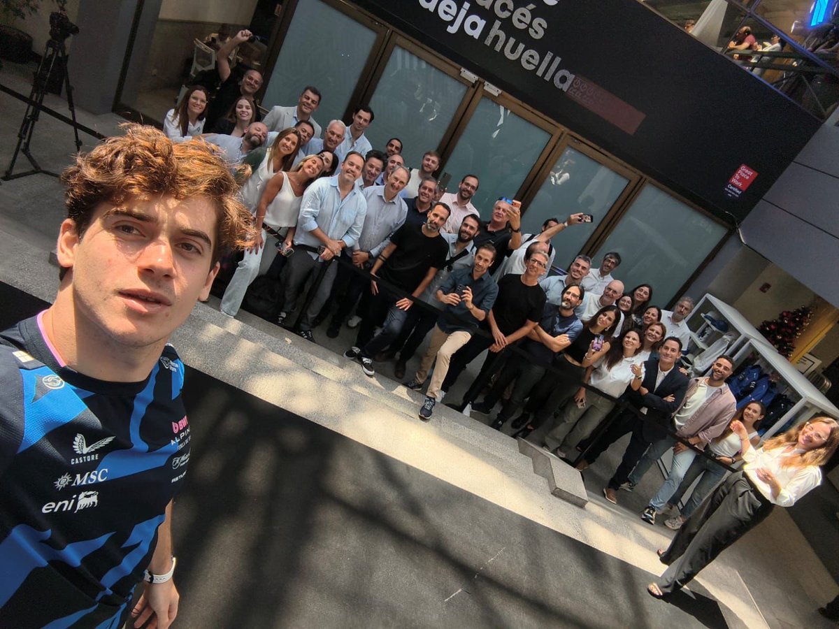 JorgeMagistris's tweet image. Buena selfie @FranColapinto 
Gracias @RenaultArg por la invitación