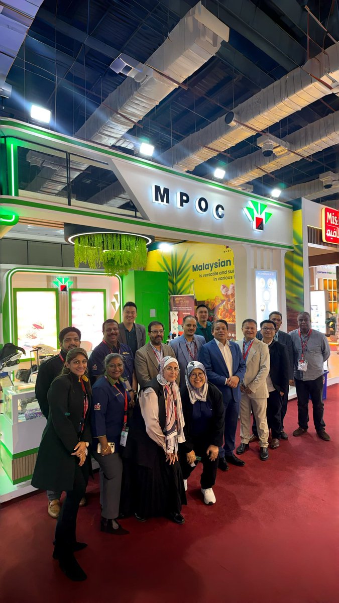MYEmbassyCairo's tweet image. Engaged with several Malaysian companies, primarily from the palm-oil sector, that participated in Food Africa under the MPOC pavilion. The companies expressed strong enthusiasm, noting the positive feedback and encouraging responses received from visitors to their booths.