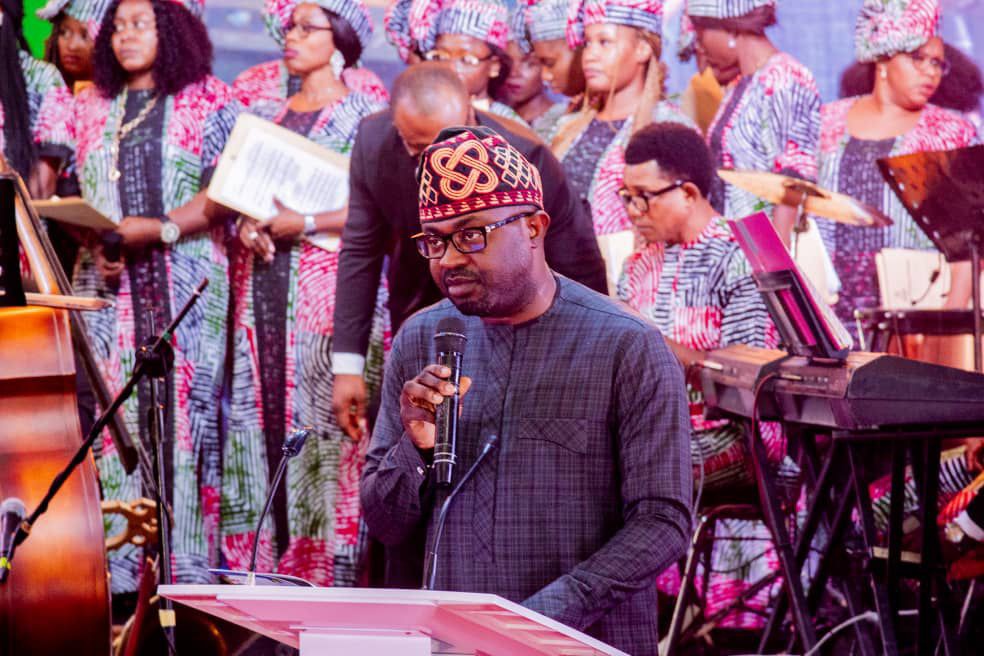 PoliceNG's tweet image. PHOTONEWS: In the spirit of the season, the Nigeria Police Force held its annual Christmas Carol of Nine Lessons yesterday at the Police Resource Centre in Abuja. Themed “Prince of Peace,” the night featured a beautiful blend of spiritual reflection and melody.

The event was…
