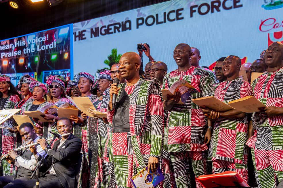 PoliceNG's tweet image. PHOTONEWS: In the spirit of the season, the Nigeria Police Force held its annual Christmas Carol of Nine Lessons yesterday at the Police Resource Centre in Abuja. Themed “Prince of Peace,” the night featured a beautiful blend of spiritual reflection and melody.

The event was…