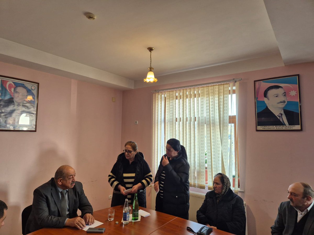 Şuşa Rayon İcra Hakimiyyətinin başçısı Bayram Səfərov əhalinin problemlərinin yerində öyrənilməsi və həlli ilə əlaqədar Şuşa rayon əhalisinin müvəqqəti məskunlaşdığı respublikanın 60 rayonunda mütəmadi olaraq səyyar görüşlər keçirir.