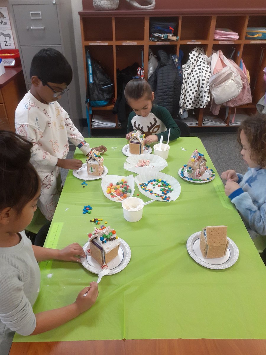 CrimTeacher's tweet photo. We're learning that 3D shapes are all around us! And we can design and model a gingerbread house made of 3D solid shapes! https://t.co/iMa2sEbNfy