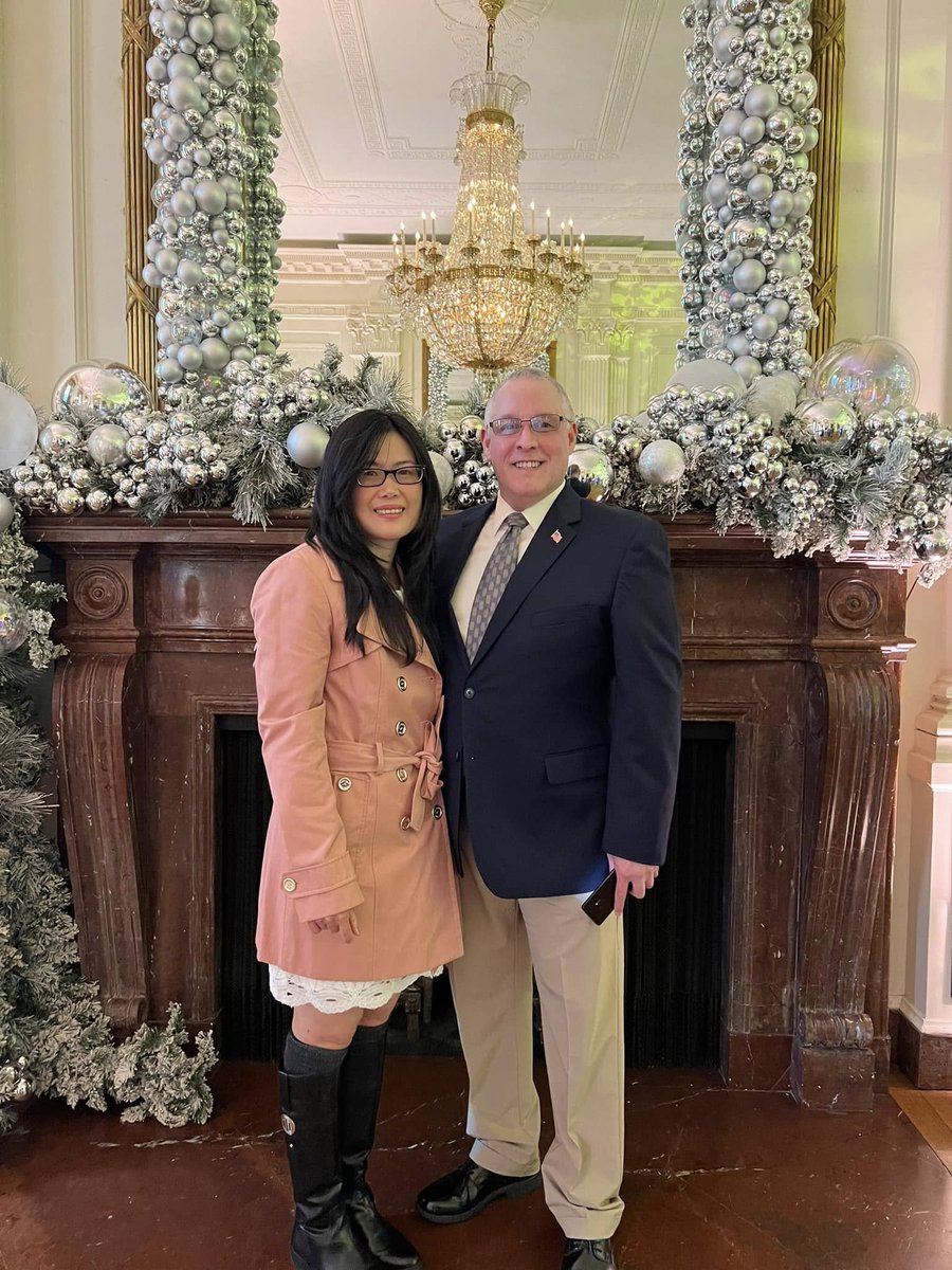 prpoints's tweet image. Celebrating Christmas at the White House.