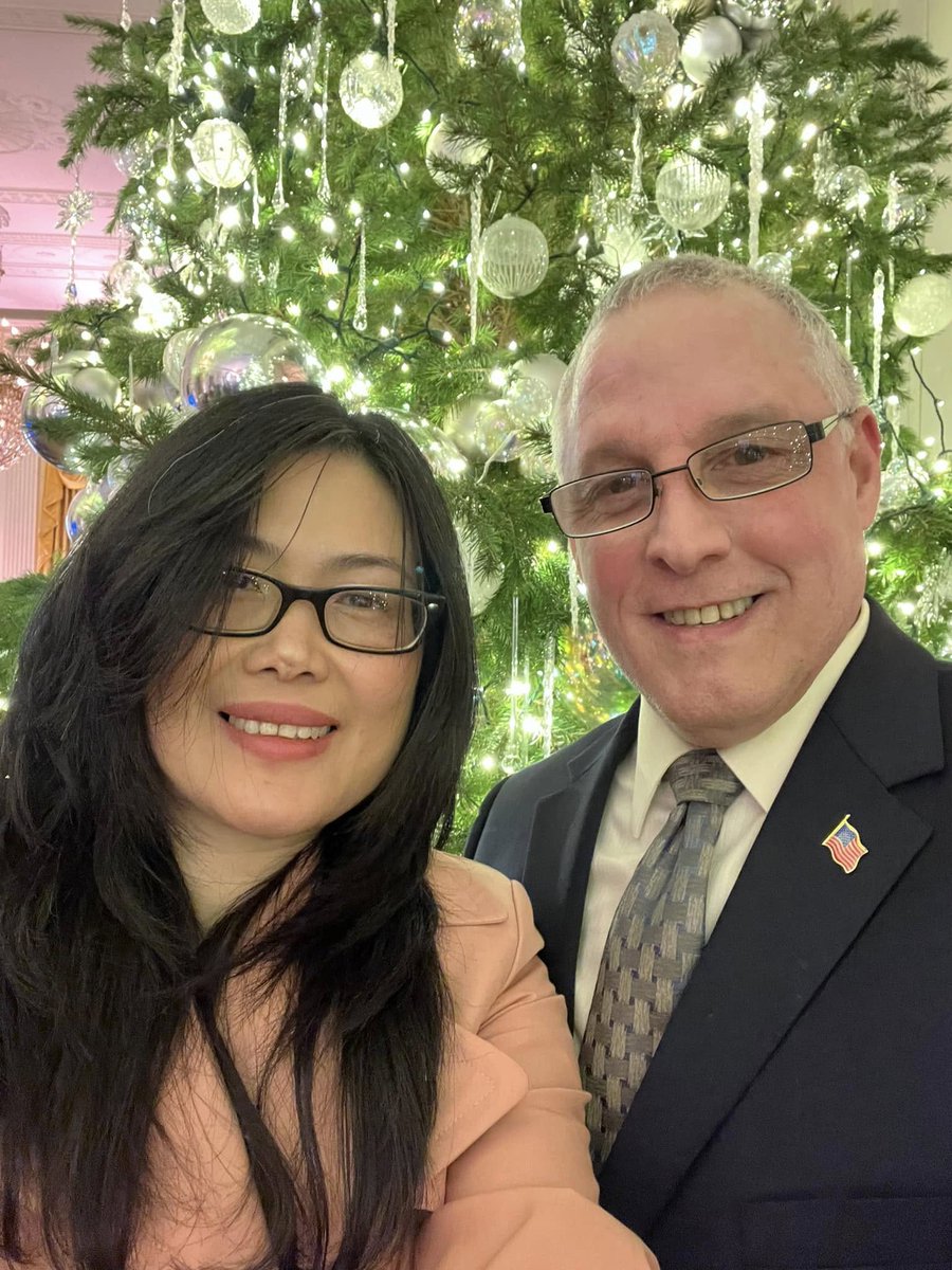 prpoints's tweet image. Celebrating Christmas at the White House.