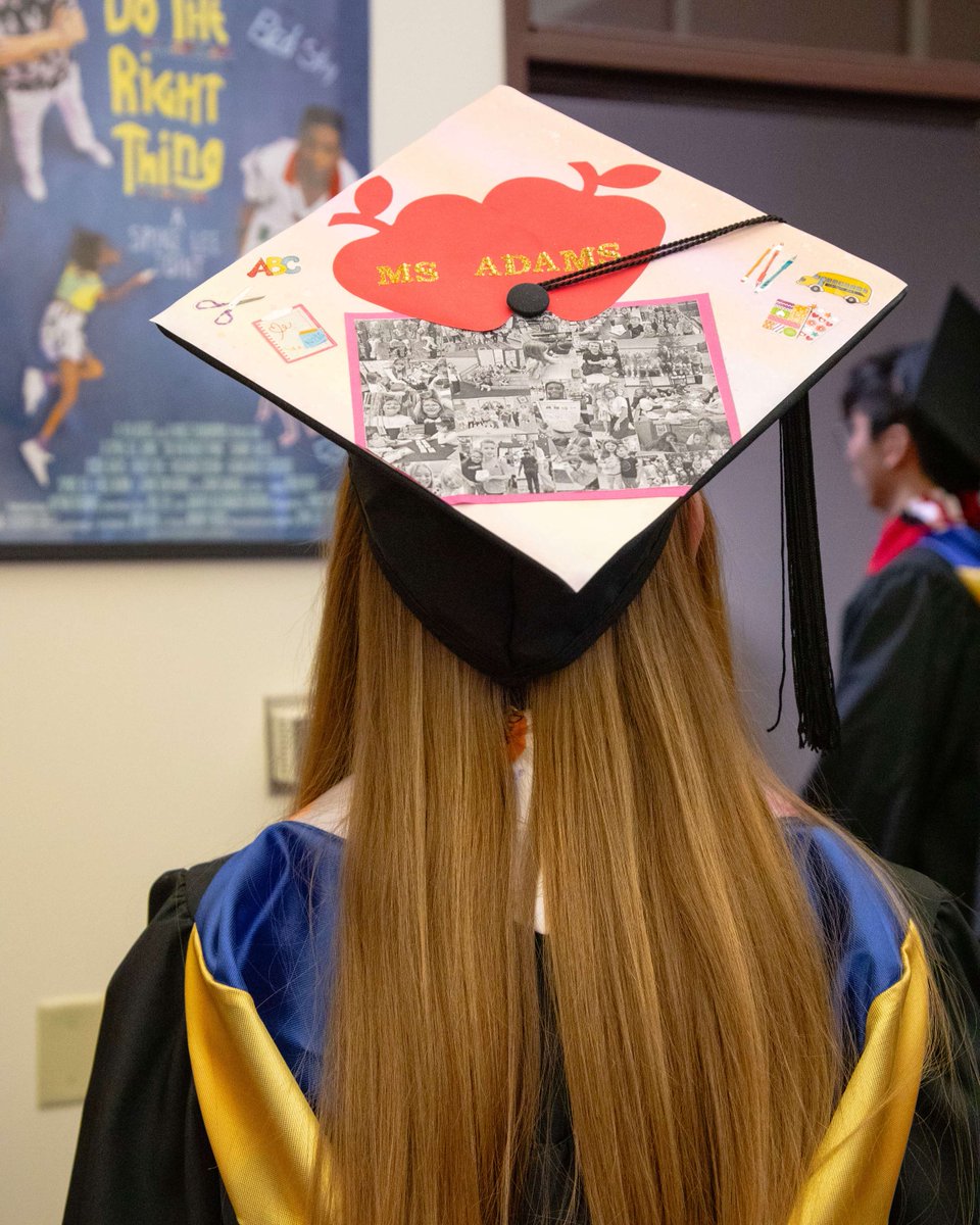 PittBradford's tweet photo. ✨ Dreams on display -- check out a few of our favorite creative caps. 🎓🎨 #CreativeCaps #DecemberGrads https://t.co/VkayfcKu3p