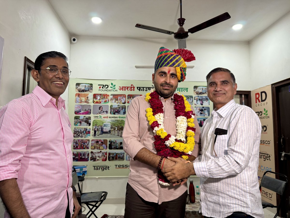 RavindraBhati__'s tweet photo. आज भीनमाल प्रवास के दौरान RD FOUNDATION कार्यालय पहुंचकर स्नेहीजनों से आत्मीय मुलाकात की। 

आप द्वारा मिले आत्मीय स्नेह-सम्मान हेतु हृदयतल से कोटि-कोटि आभार। https://t.co/TOorG1hC9g
