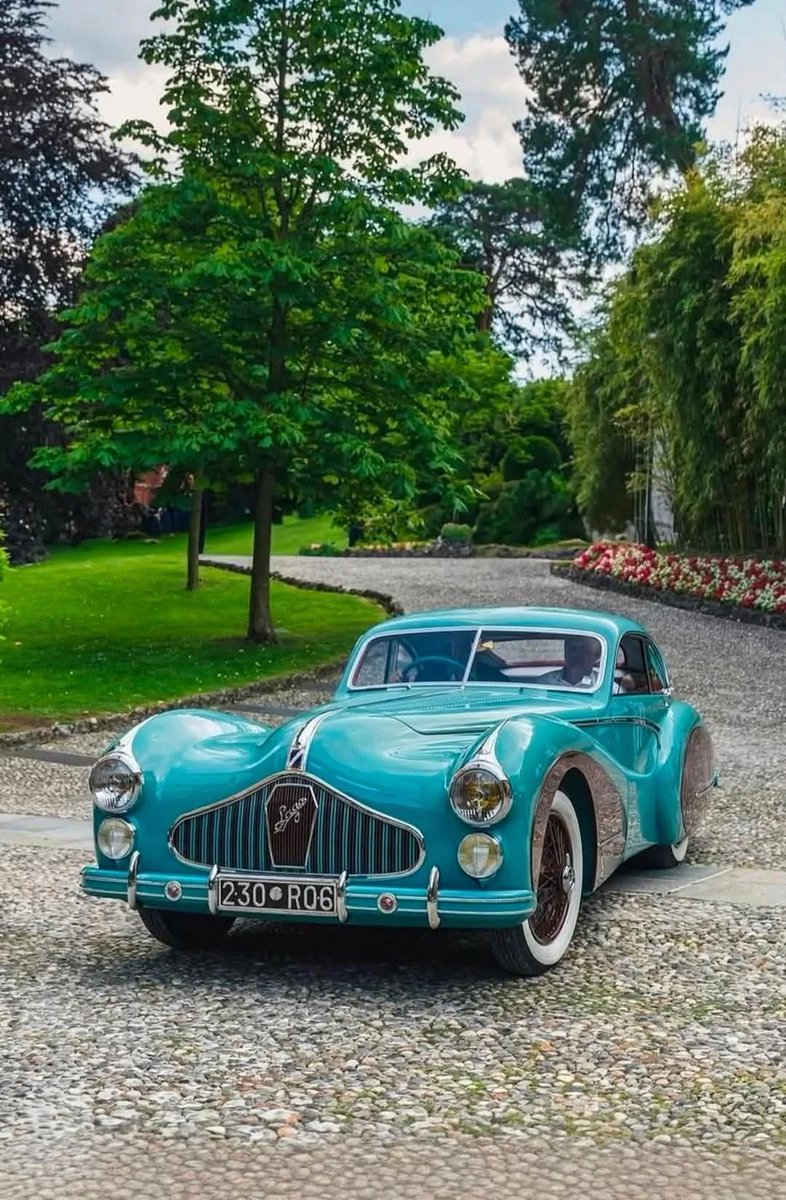 Retromania4ever's tweet image. 🟦⬜🟥 1948 #Talbot-Lago T26 Grand Sport Coupe by Jacques Saoutchik.