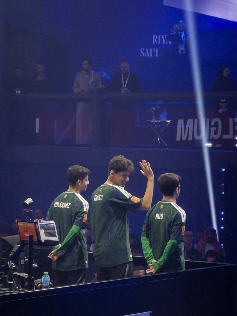 ما قصرت والله ارفع راسك <a href="/Trk511__/">Trk511</a> 
ماراح تعرفون عظمة هذا الجيل الين يجي جيل ما يقدر ينافس المنتخبات العالمية لازم تدعمونهم في الخسارة قبل الفوز في النهاية ما قصروا وسووا اللي عليهم وزود🙏🏻❤️❤️
<a href="/kiileerrz/">Falcon Kiileerrz</a> 
<a href="/Rw9_rl/">Falcon Rw9</a> 
<a href="/Trk511__/">Trk511</a>