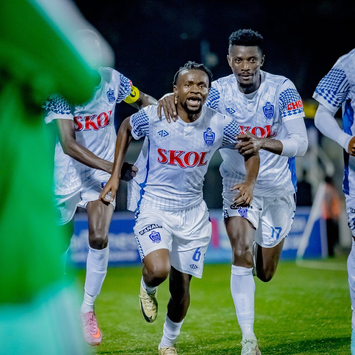 rayon_sports's tweet photo. #RPL || #GORRAY
You can see the joy on Richard’s face pure happiness! 😄⚽️
Gorilla FC 1-2 Rayon Sports https://t.co/er8USPtKGw