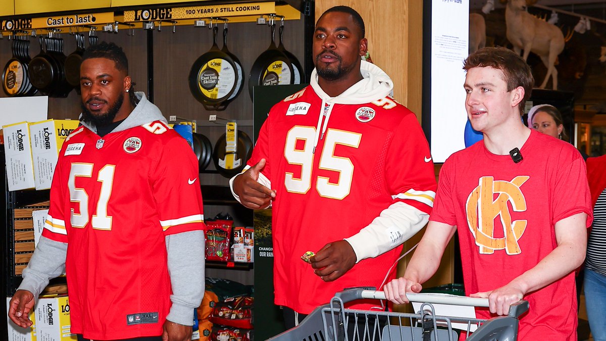 Chiefs's tweet image. Thanks to Make-A-Wish, @StoneColdJones and @M_Danna4 went on a shopping spree at @SCHEELS with Jack! 

His wish was to give back to others, so they purchased gifts for kiddos at a local children's hospital ❤️