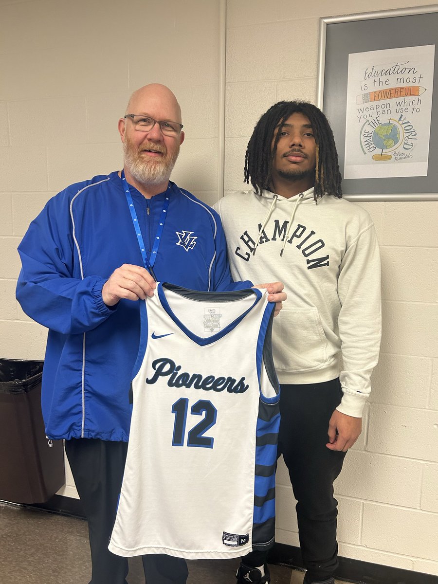 CoachLinebach's tweet photo. STAFF APPRECIATION NIGHT
Senior #12, Saivion Clouse would like to recognize Coach Steve Short!  Coach Short is a great leader and mentor who truly cares about our student athletes!  Thanks Coach Short!
@LVPioneers @LVJamesV @PeteTweets453 https://t.co/AJjRXFyoeT
