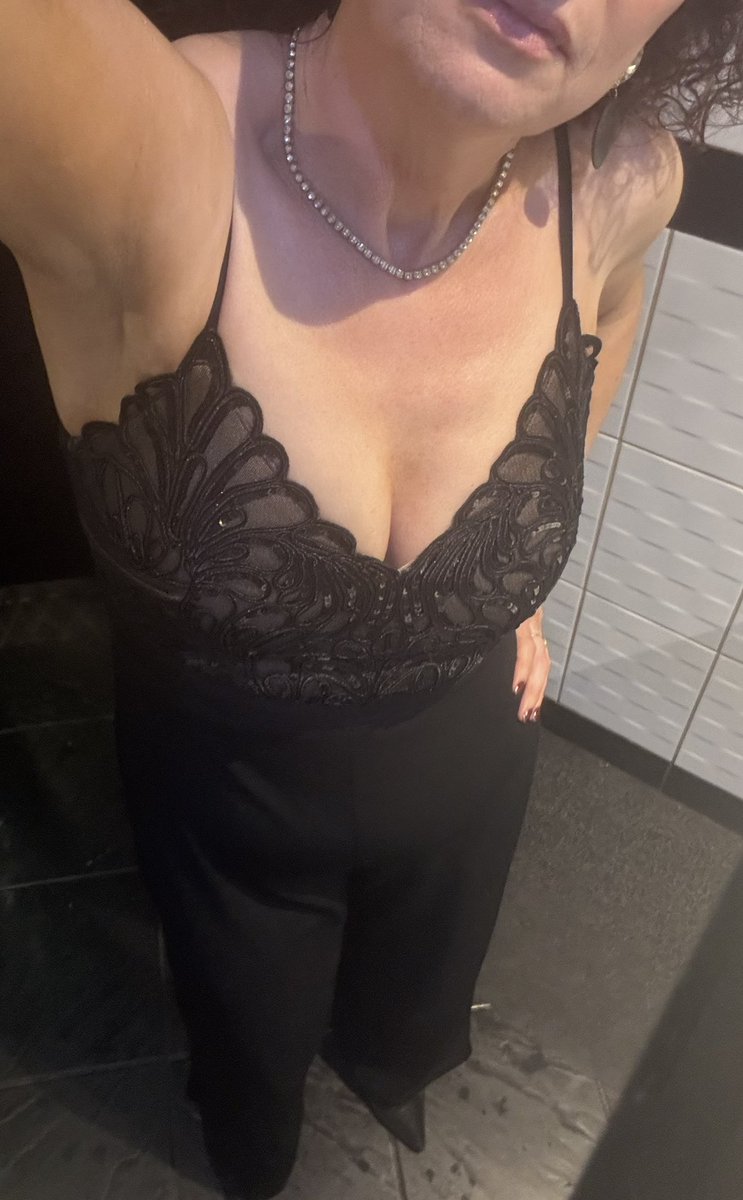 Elegant Milf 2 😉 (@classyhotmilf) on Twitter photo 
