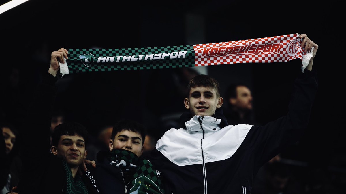 Tribünde, sokakta ve yeşil sahada, bu kardeşlik bitmez asla! 💚🖤❤️🤍