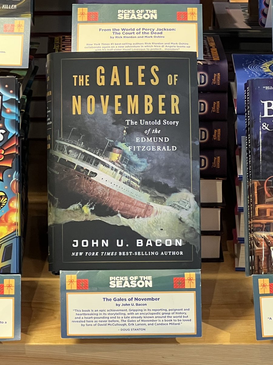 jokenjin's tweet photo. @Johnubacon Checking in from Powell’s Books in Portland! https://t.co/UcED3T3kkm
