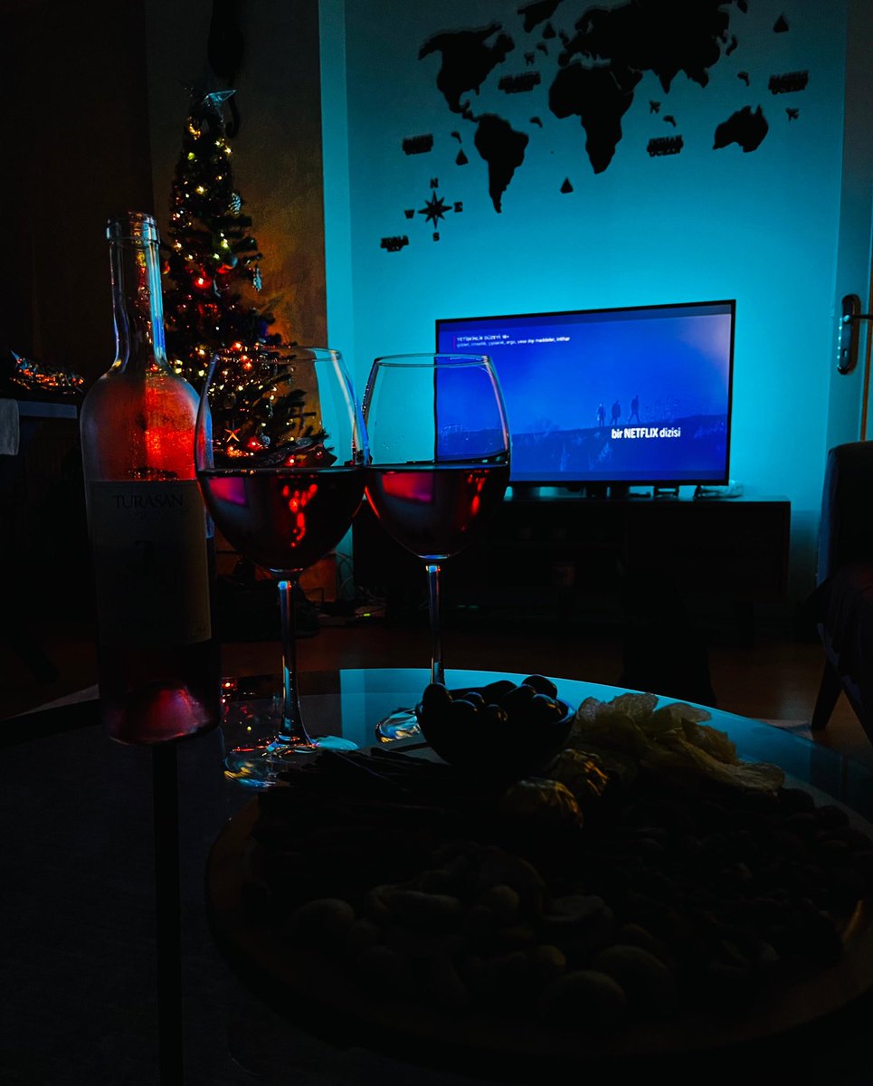 bilgerkavin's tweet photo. Tam bir cuma gecesi 🎄 https://t.co/YbBGeDFfj7