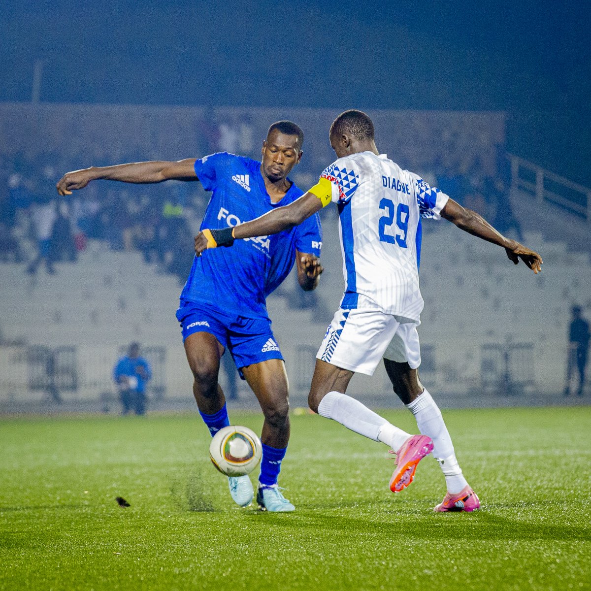 Gorillafc_'s tweet image. 80'

#GORAY 1-2