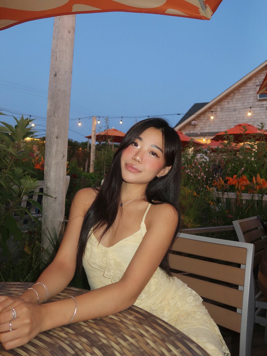 crystalxbtt's tweet image. gm 🩷 tell me UR xmas wishlist? 🎅🏻