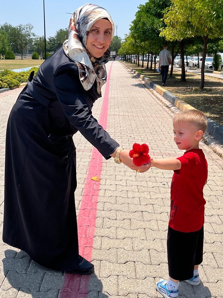 Edirne'de tutuklu 7 aylık hamile Leyla Arslan'ın eşi: 

"Eşim günde üç kez tansiyon ilacı kullanıyor. İlk doğumda kontrole giderken tansiyonu çok yükselmişti. Doktor direk ameliyata aldı. Bu şekilde sezeryanla doğum yaptı. Şu anda da eşimin sağlığı bizi  endişelendiriyor. Tahliye