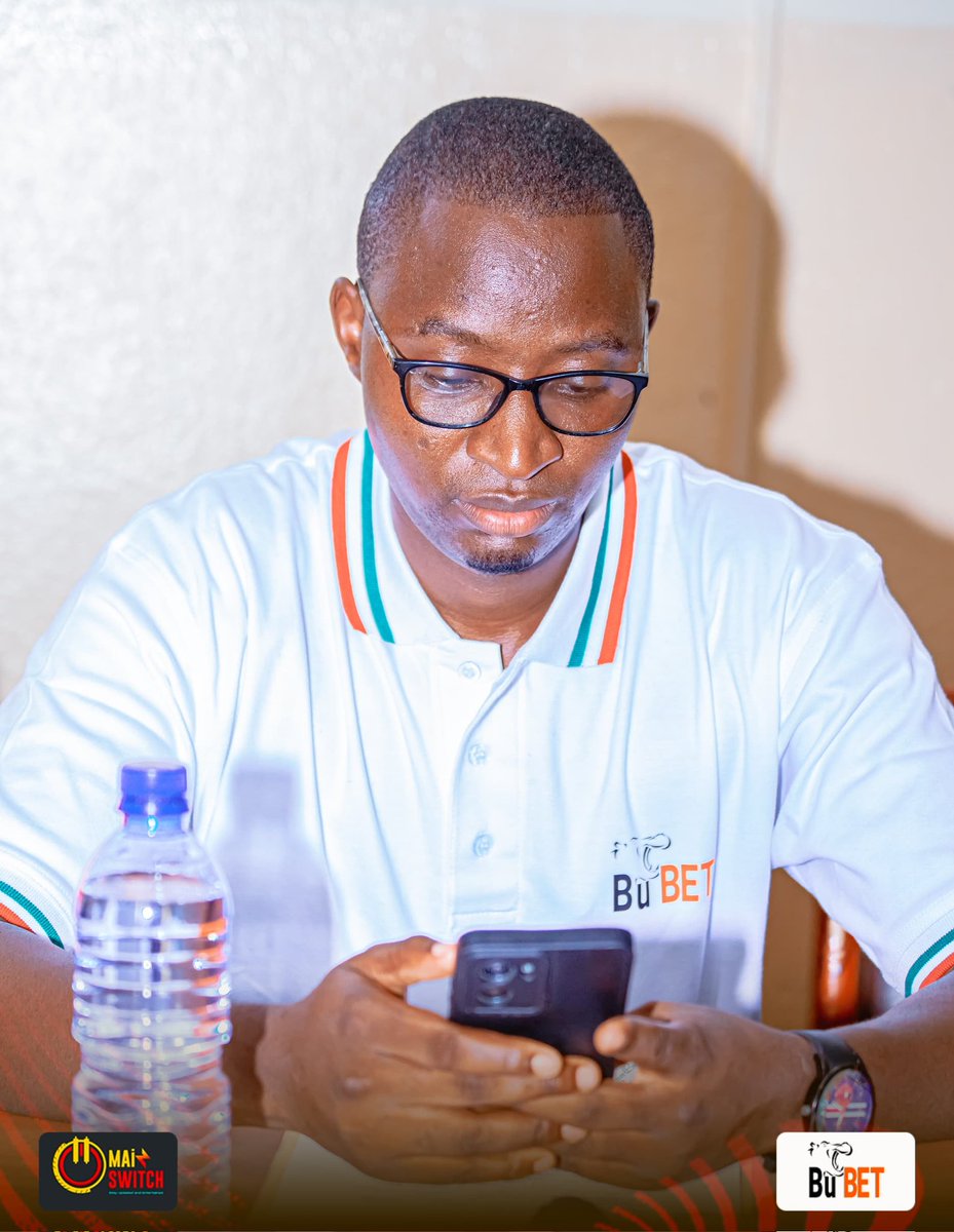 MagazineJimbere's tweet photo. 🗣️ Le chanteur burundais #Kirikou, connu pour sa chanson à succès "Aha nihe" (plus de 7 millions de vues sur YouTube), a signé un contrat d’un an avec la société #Bubet (BBL Capital) pour promouvoir ses activités 

✍🏿 Ce partenariat, annoncé ce 19 décembre 2025, vise à soutenir la musique burundaise et renforcer l’image de Bubet

🙏🏾 Kirikou salue cette opportunité et encourage d’autres entreprises à soutenir les #artistes locaux

#Burundi