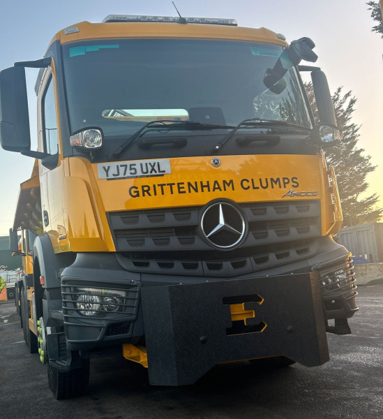 ArchaeoAnni's tweet photo. I would just like to bragg that this name was my suggestion, and only knew it had been chosen when I saw the gritter at Milton Interchange near #Didcot earlier.
(#Wittenham Clumps is an #IronAge hillfort and hills in my village). #Proud 😆
pic from OCC website https://t.co/kA9eqNYs0r