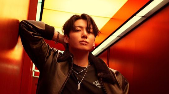 kthscharts's tweet image. V joins Jimin and JungKook as the only K-pop soloists to have multiple songs charting for a whole year on Spotify Weekly Chart