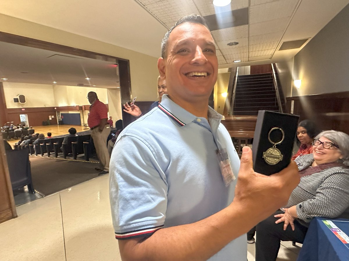 DistrictOneTM's tweet image. The best gifts don’t come in boxes, they come in courage, community, and connection. Give someone the Gift of Toastmasters &amp;amp; help them discover their voice. 
#GiftOfConfidence #ShareYourGift #Toastmasters #District1Toastmasters #onevisiononeteam