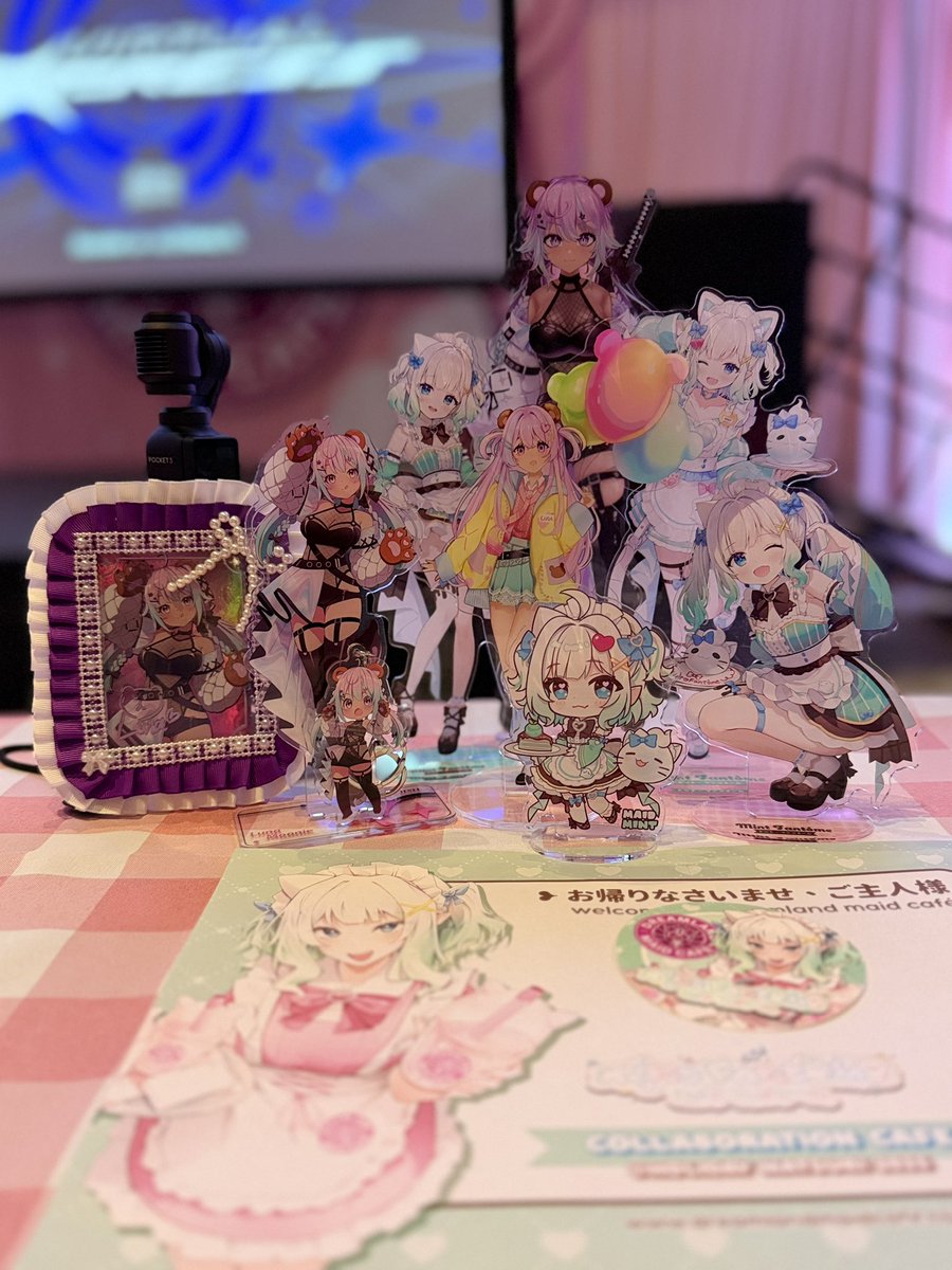 Maid cafe with @HeavenHoshii 🫶🏻 here is my @MintFantome shrine