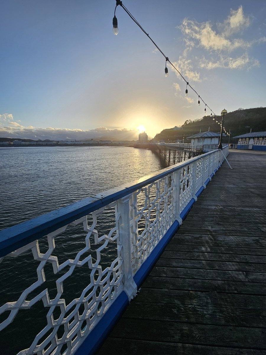 Love a winter sunset in Llandudno 
#Llandudno #WinterVibes #pier #northwales