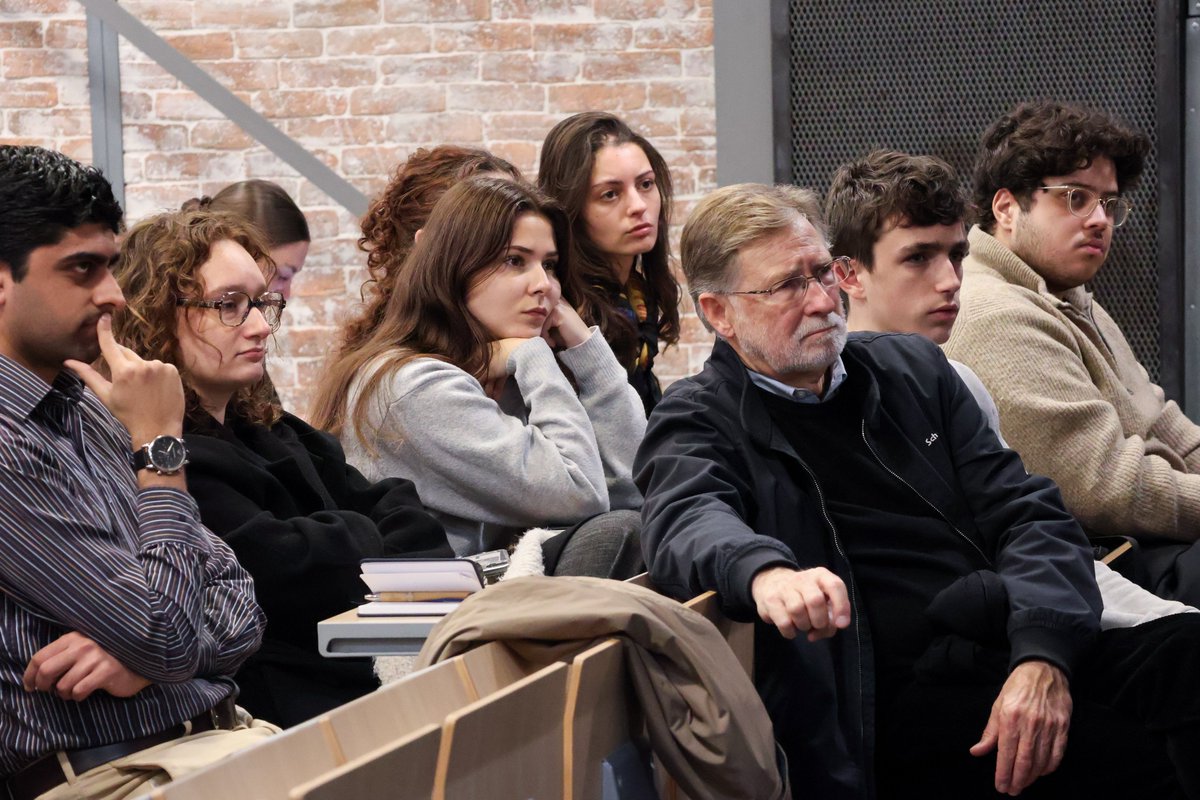 IRIS_SUP_'s tweet image. 🎙️Mardi, IRIS Sup’ a eu le plaisir d’accueillir Maurice Gourdault-Montagne, diplomate, ancien conseiller diplomatique de Jacques Chirac, ancien ambassadeur de France, pour une conférence sur les « Nouveaux marqueurs de la vie internationale ».

👉 iris-sup.org/maurice-gourda…