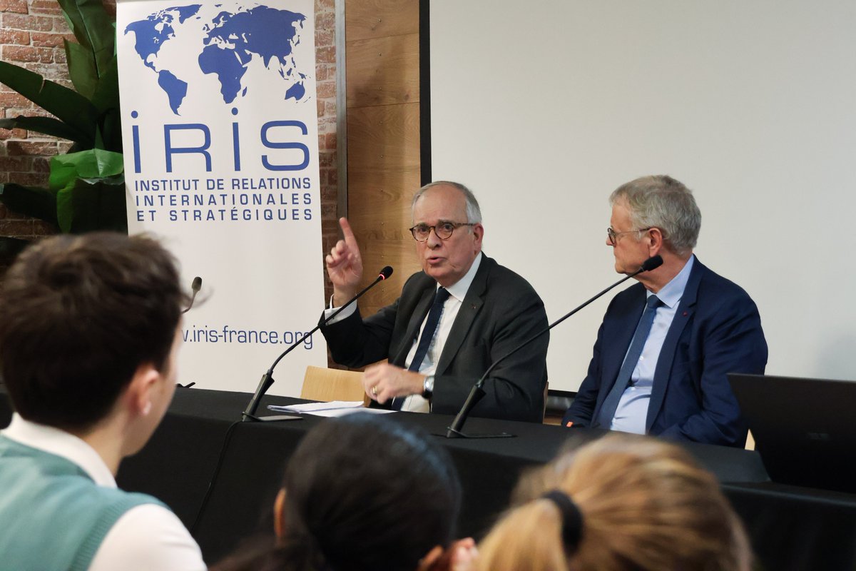 IRIS_SUP_'s tweet image. 🎙️Mardi, IRIS Sup’ a eu le plaisir d’accueillir Maurice Gourdault-Montagne, diplomate, ancien conseiller diplomatique de Jacques Chirac, ancien ambassadeur de France, pour une conférence sur les « Nouveaux marqueurs de la vie internationale ».

👉 iris-sup.org/maurice-gourda…
