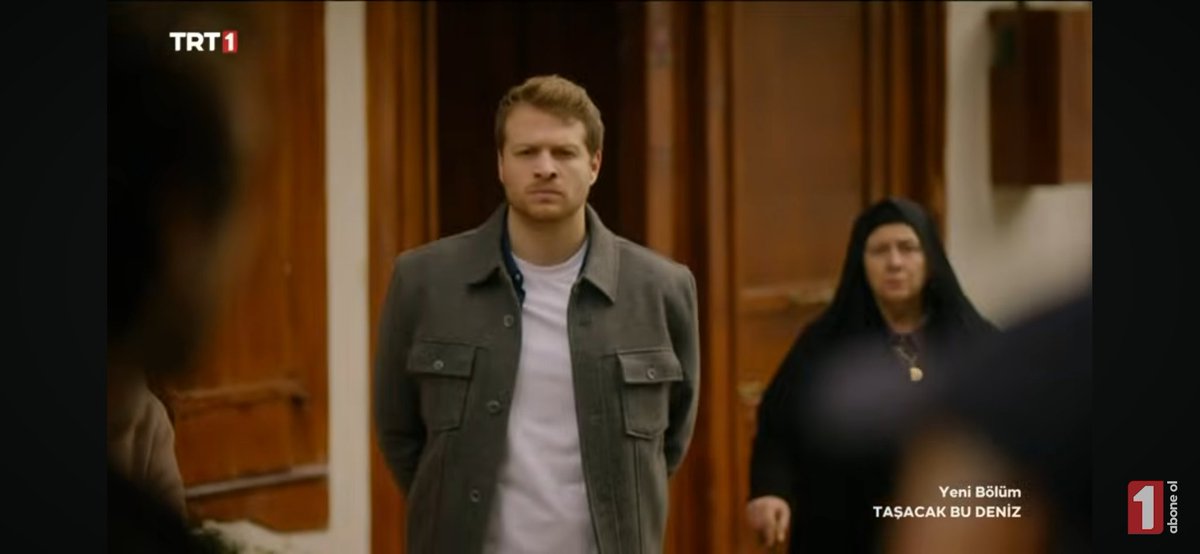 Bu karaktersizi sonra iyi yapıp kenara çekilecekler ya ona yanıyorum. Bu dizi farkli dedik ama yine başrol karaktere her boku yaptirip sonda afettirecekler. Yazik😡

#TaşacakBuDeniz