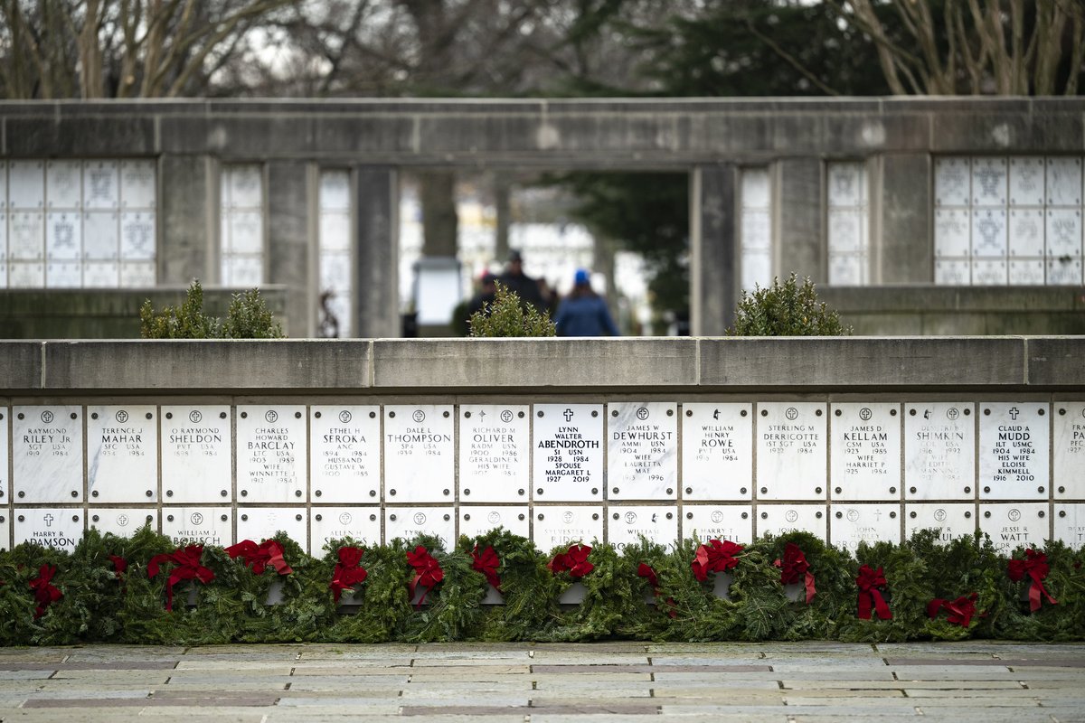 ArlingtonNatl's tweet photo. Planning a visit to Arlington National Cemetery during the holiday season?

The cemetery is open daily, 365 days a year, from 8 a.m. to 5 p.m., including Dec. 25 and Jan. 1.

For more information, visit: https://t.co/784Spi8Ll2 https://t.co/bSBOMuQDHr