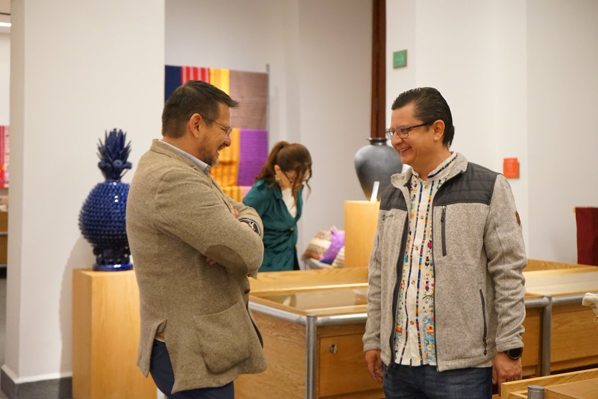 diegomatz's tweet photo. Anoche se inauguró la 4a tienda @Fonart_mx de la Ciudad de México
Increíble que cada vez tengamos más espacios para los artesanos mexicanos ✨️ https://t.co/EoNrm2RyBk