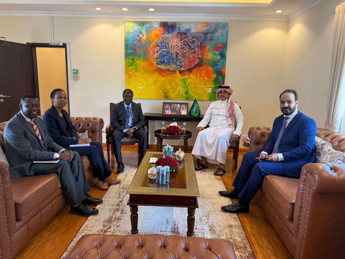 اجتمع  سعادة سفير خادم الحرمين الشريفين #خالد_بن_عبدالله_السلمان بسعادة المستشار الخاص للامين العام للأمم المتحدة لمنع الإبادة الجماعية الدكتور /   Chaloka Beyani ، حيث تم خلال اللقاء  بحث الموضوعات ذات الاهتمام المشترك .