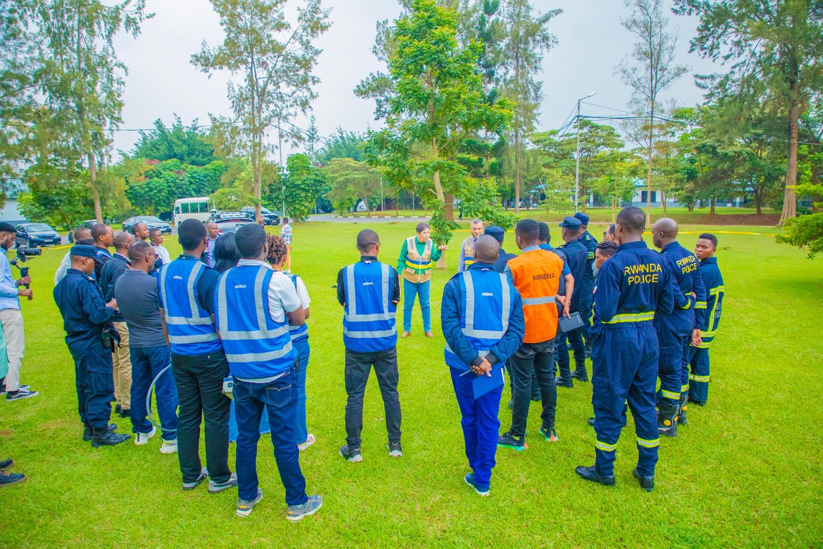 RwandaEmergency's tweet image. Today at the National Emergency Command Centre, Rwanda conducted a field simulation exercise of a radiological emergency involving significant radioactive contamination. Led by MINEMA in collaboration with @RURA_RWANDA and @iaeaorg, the exercise tested real-time national response…