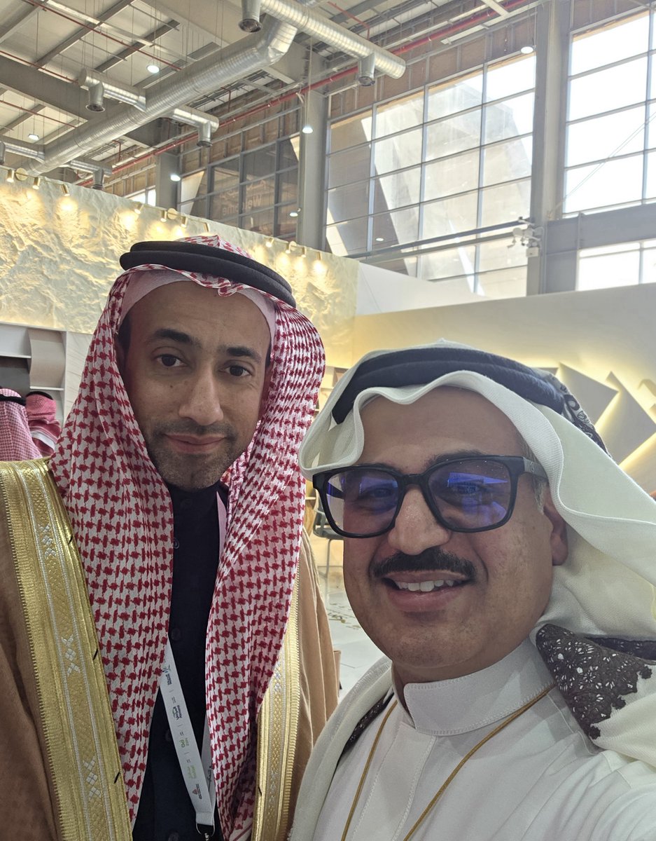 SMS_1's tweet photo. تشرفت بلقاء معالي الوزير المهندس بندر الخرّيف في معرض صناعة سعودية بمركز بوابة الرياض للمعارض والمؤتمرات (ملهم).
حيث كان لنا نصيب في المشاركة في المعرض لعرض منتجات مصنعنا الفريدة والمتنوعة الحاصلة على ٢١ براءة إختراع في ١٦ دولة من ضمنها المملكة العربية السعودية.
#معرض_صنع_في_السعودية2025
@SaudiProject @SaudiMade @Saudimadeexh @SaudiExports