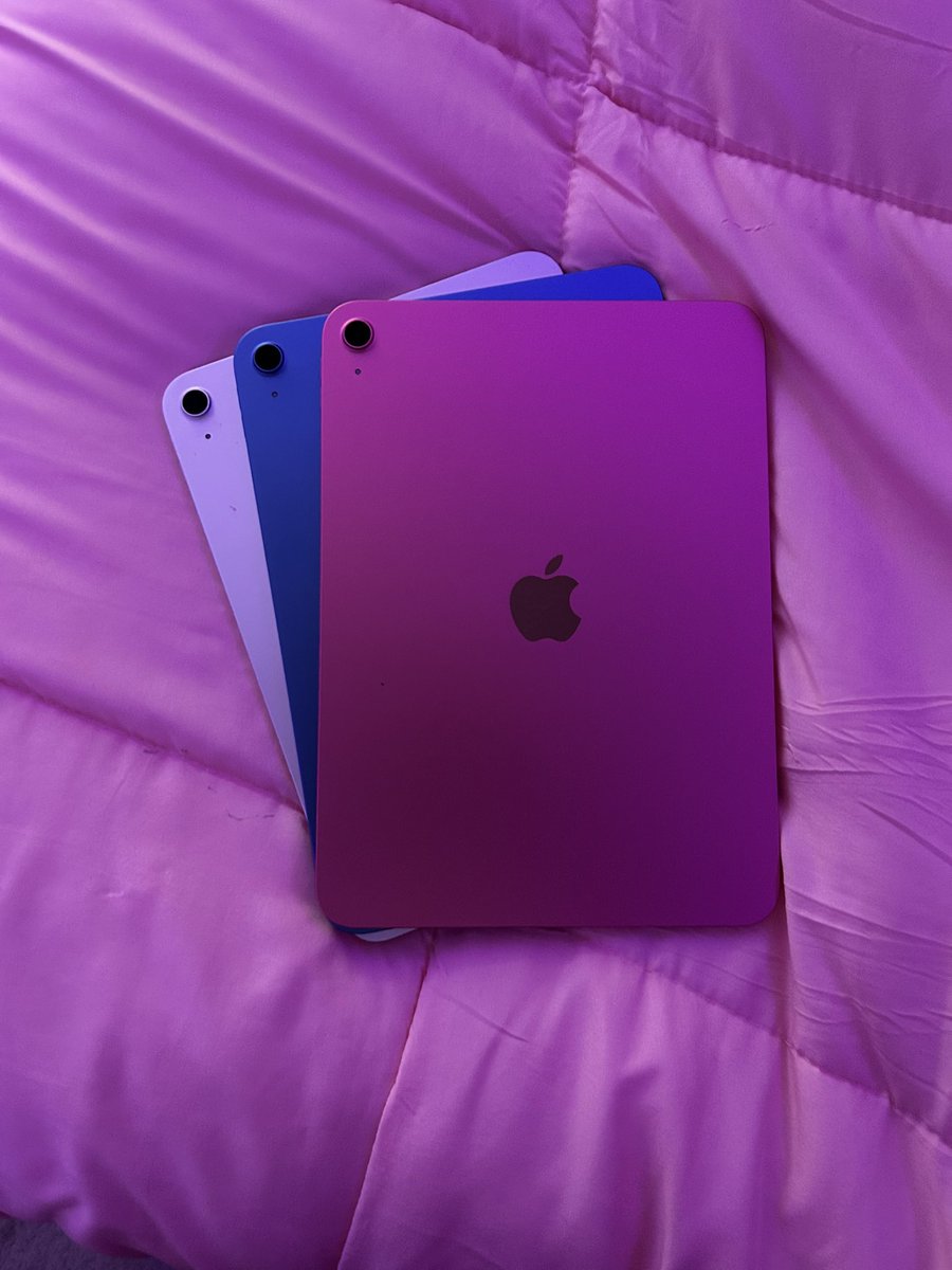 FavorGrace90's tweet image. Santa Daddy showed up and everyone got a tablet.