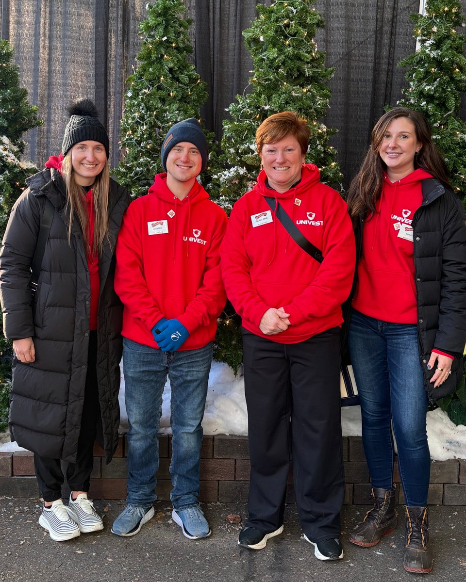 UnivestCorp's tweet photo. Univest is proud to serve as presenting sponsor of Christkindlmarkt, supporting @ArtsQuest's mission to bring art, culture and educational programs to the diverse communities of the Lehigh Valley.

Get your tickets before December 21: https://t.co/wtY8FHaVox

#CommittedToLocal https://t.co/VKl4Q815PV
