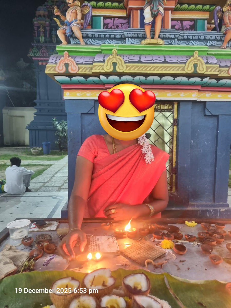 Anitha_6006's tweet photo. இன்னைக்கு கோவிலில் விளக்கு ஏற்றிய போது எனது சாரி எப்படி இருக்கு... https://t.co/yhHIfjsKsI