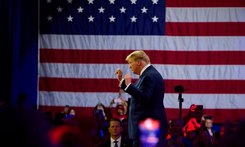 Planoinforma's tweet image. 🇺🇸 ¡No aprobado! La gestión de Trump ha experimentado una caída drástica desde el inicio de su segundo mandato, según una reciente encuesta. Entérate: tinyurl.com/2v3jrcrt
#Trump2025 #internacionales