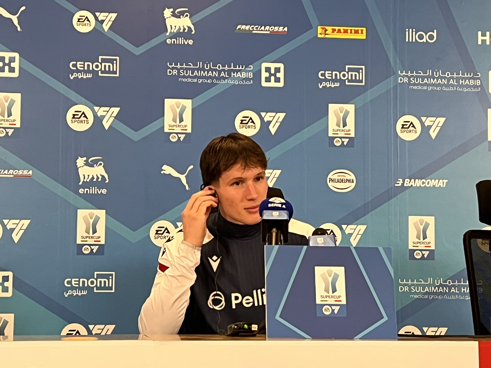 جيوفاني فابيان لاعب فريق بولونيا في المؤتمر الصحافي: -مباراتنا أمام نابولي في النهائي ستكون قوية، وسنعمل كل جهدنا للفوز باللقب. #بولونيا_إنتر_ميلان 