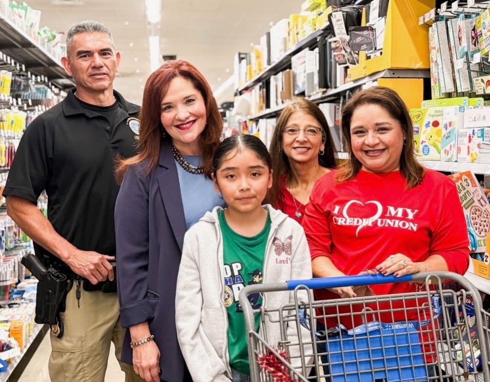 ValleyFCU's tweet photo. Recently, VFCU was honored to participate in Shop with a Cop, alongside the Harlingen PD. 🛍️💙

We had the joy of shopping with Allison from Zavala Elementary, along with a Harligen Hawks cheerleader who helped make the day extra special. ❤️ https://t.co/10YIW0hwCy