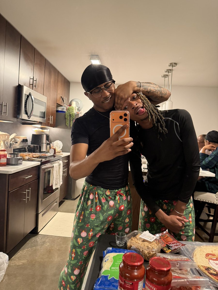 WheretfisTnk's tweet image. 👯‍♀️ #whenindoubtbestieitout