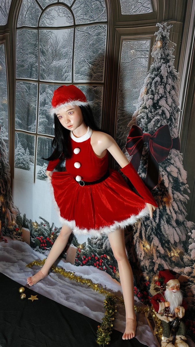 Daimon_Ferengi's tweet photo. Embracing the magic of the season in this enchanting holiday outfit against a festive Christmas backdrop. Feeling the joy and sparkle of Christmas!
#ChristmasMagic #HolidayJoy #ChristmasVibes #SantaDress https://t.co/TqS3bSCYE3