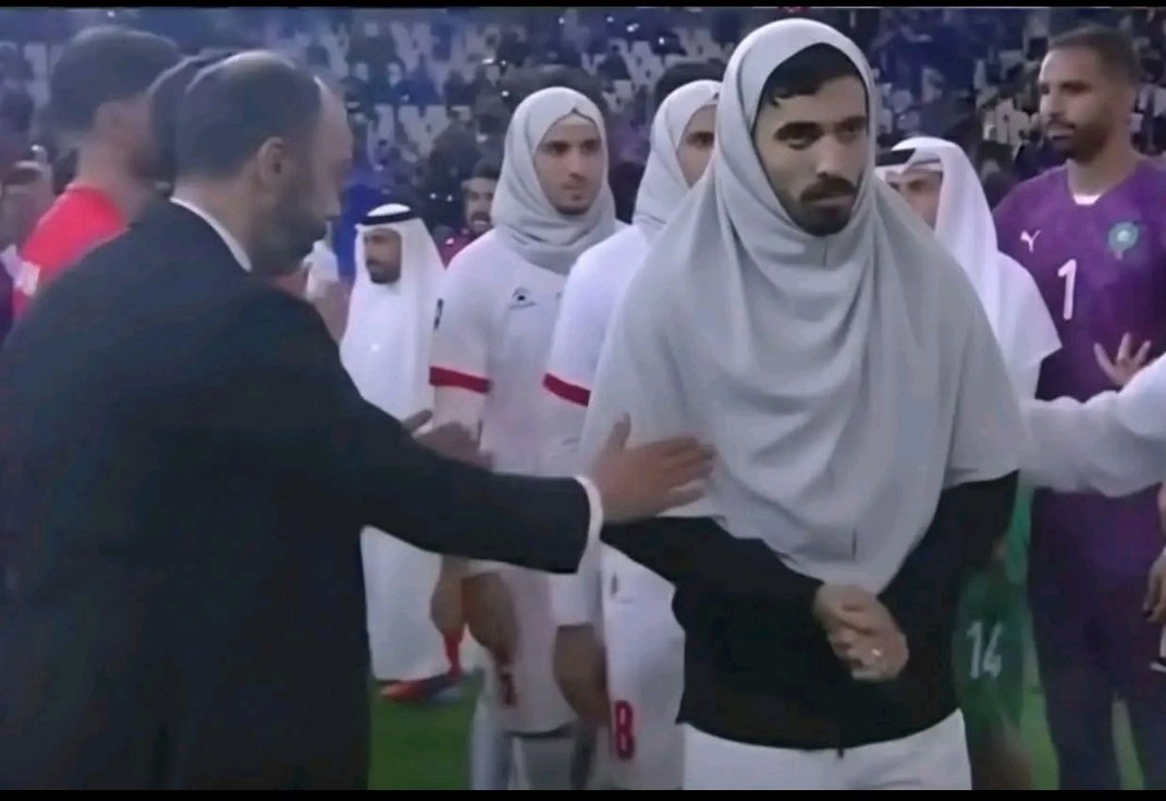 iiirtrtyu's tweet image. عذرا انا 🇯🇴 لا اصافح الرجال🇲🇦