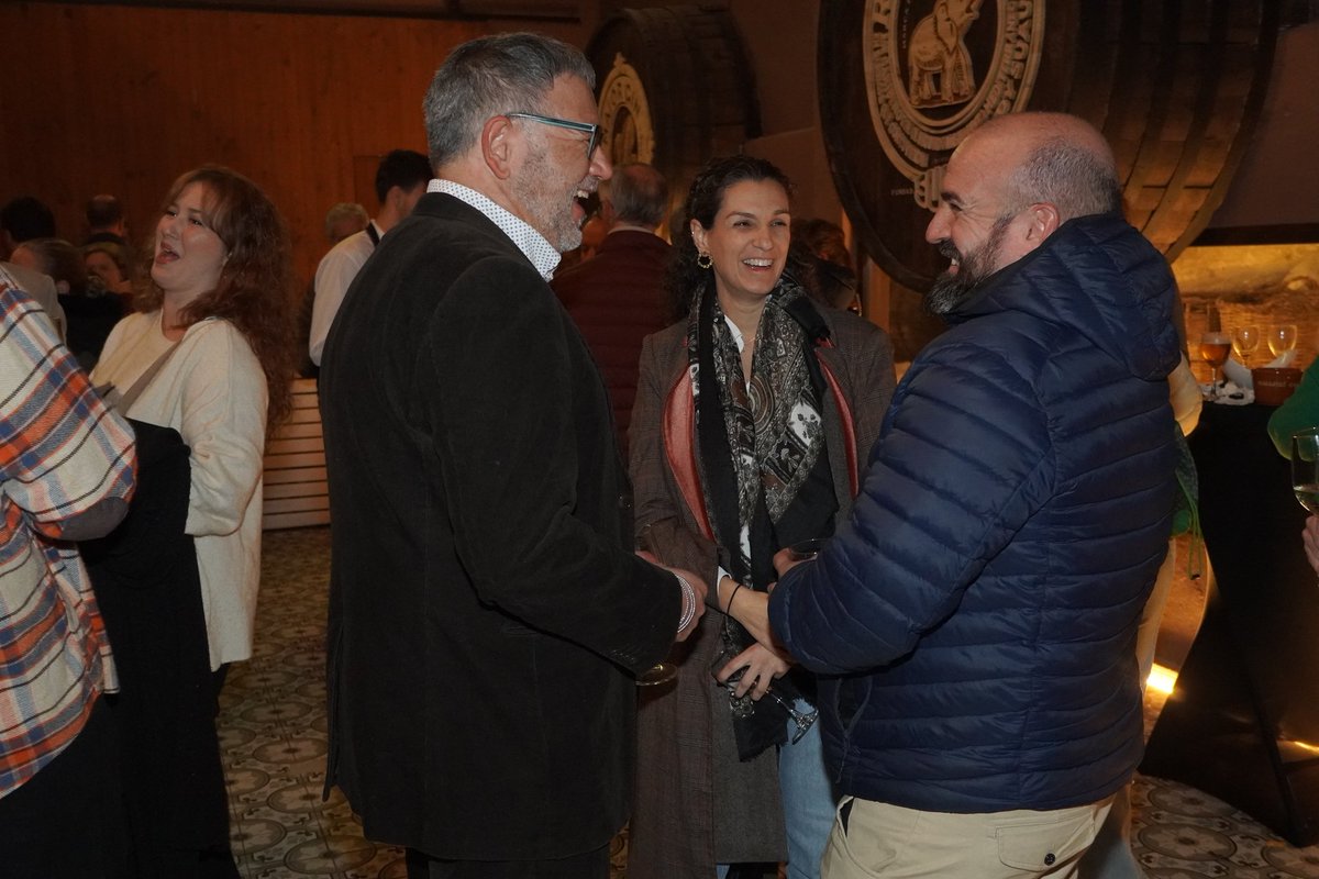 🥂 Sensacional Brindis de Navidad organizado por el ayuntamiento de Marratxí en "Bodegas Suau" 🍾 para reconocer a todo el tejido social y empresarial su encomiable labor en el municipio.