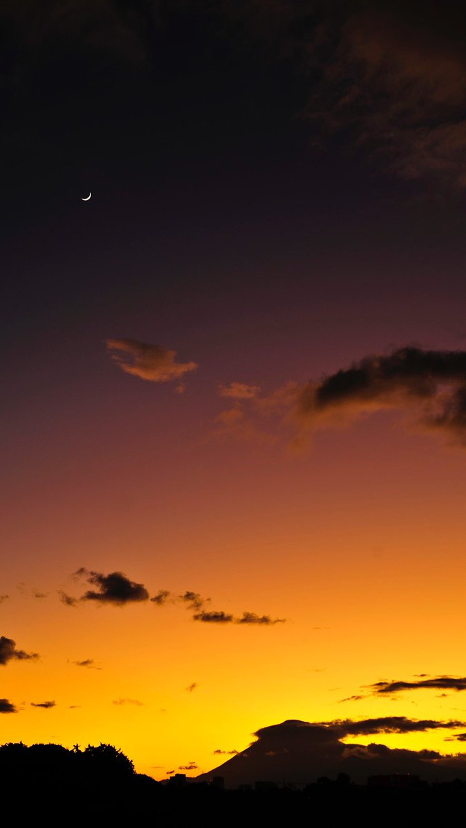 Un cielo bonito para tu pantalla.
Úsalo, guárdalo o compártelo. 🌋✌🏾