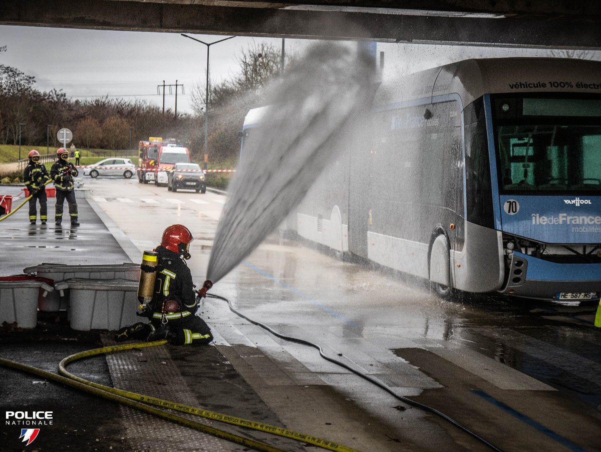 Image de Préfète de l'Essonne - #Exercice | Retour en images sur l’exercice qui s’est déroulé aujourd’hui devant la gare d’Orangis B