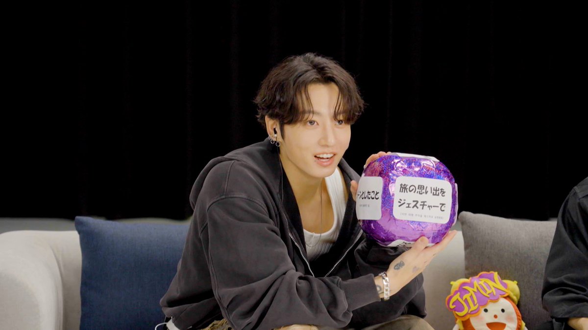 BTS_613Ari's tweet photo. BTS ジョングクとジミンが出演した特別番組『めざましテレビ』の未公開版が公開！！

グクミンの独占インタビューと6つのお題で繰り広げるサイコロトーク、日本ARMYへ向けたメッセージまで、本編では未公開のシーンが盛り込まれた約12分間の映像です🥰

視聴&amp;メッセージ和訳▼
https://t.co/JJHqcNKbVi https://t.co/Hn5tEZ6gIA