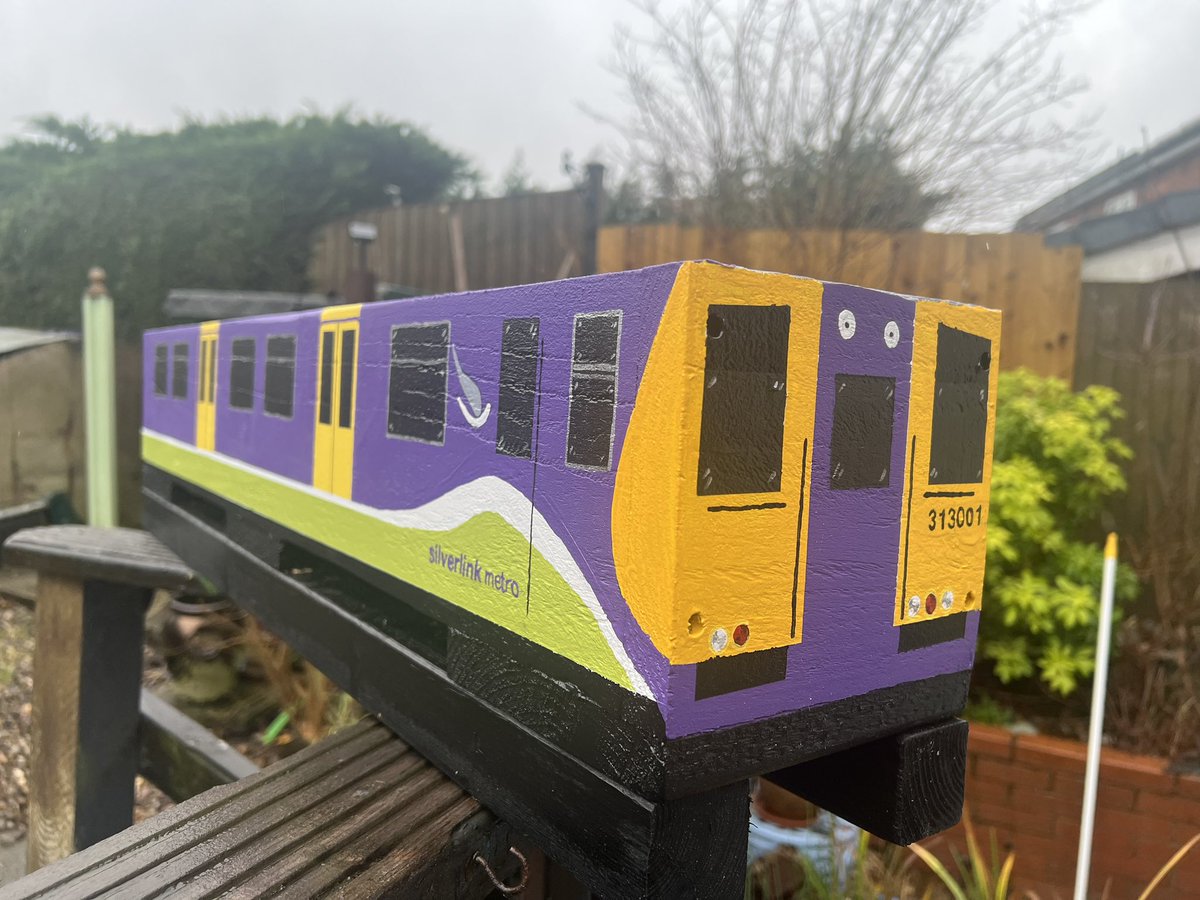 TGFletcher's tweet image. Silverlink Metro inspired 313001 Handmade &amp;amp; Hand Painted Planter

Posted Wednesday 17th December 2025

New #Silverlink #Class313 #TOPs313001 #SilverlinkTrains #SilverlinkMetro inspired Planter

Approx 91cm x 21.5 x 17cm